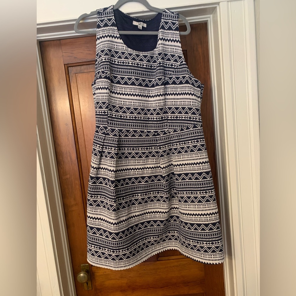 ModCloth dress textured fabric in navy and white 2x